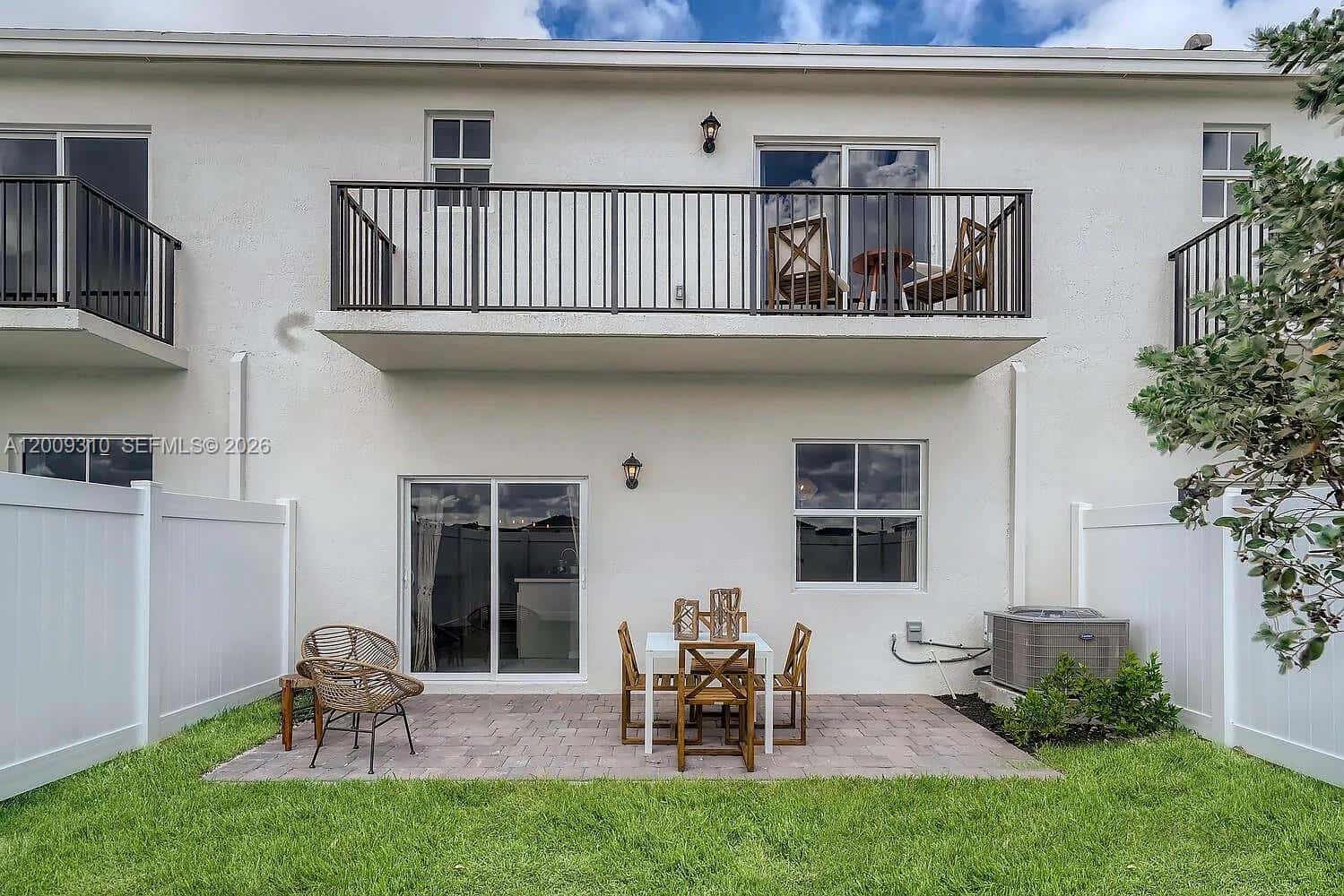 1676 SE 8th Ave, Homestead FL 33034