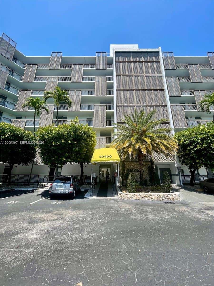 20400 W Country Club Dr # 608, Aventura FL 33180