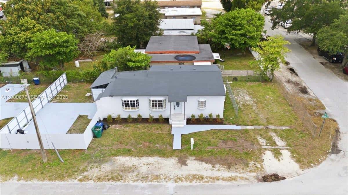 10200 NW 21st Ct, Miami FL 33147