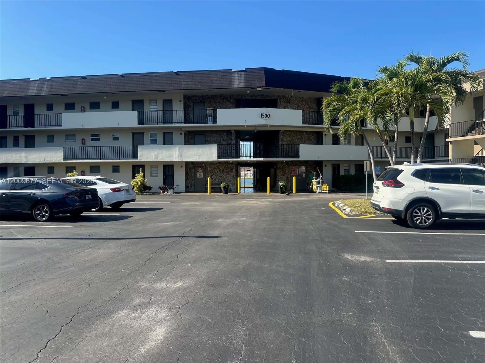 1530 NE 191st St # 205, Miami FL 33179