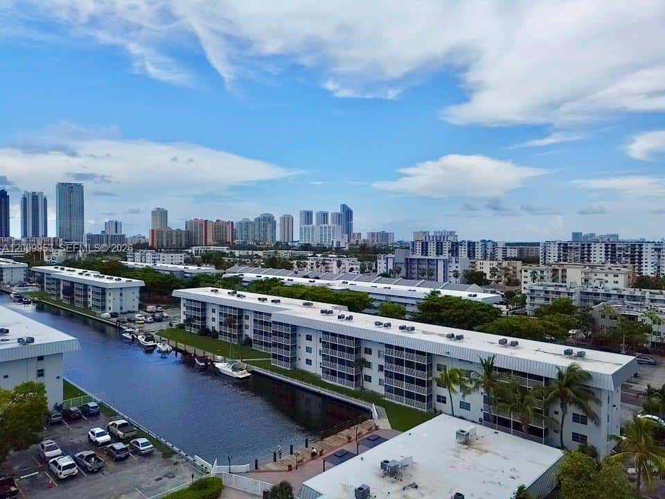 3551 NE 169th St # 105, North Miami Beach FL 33160