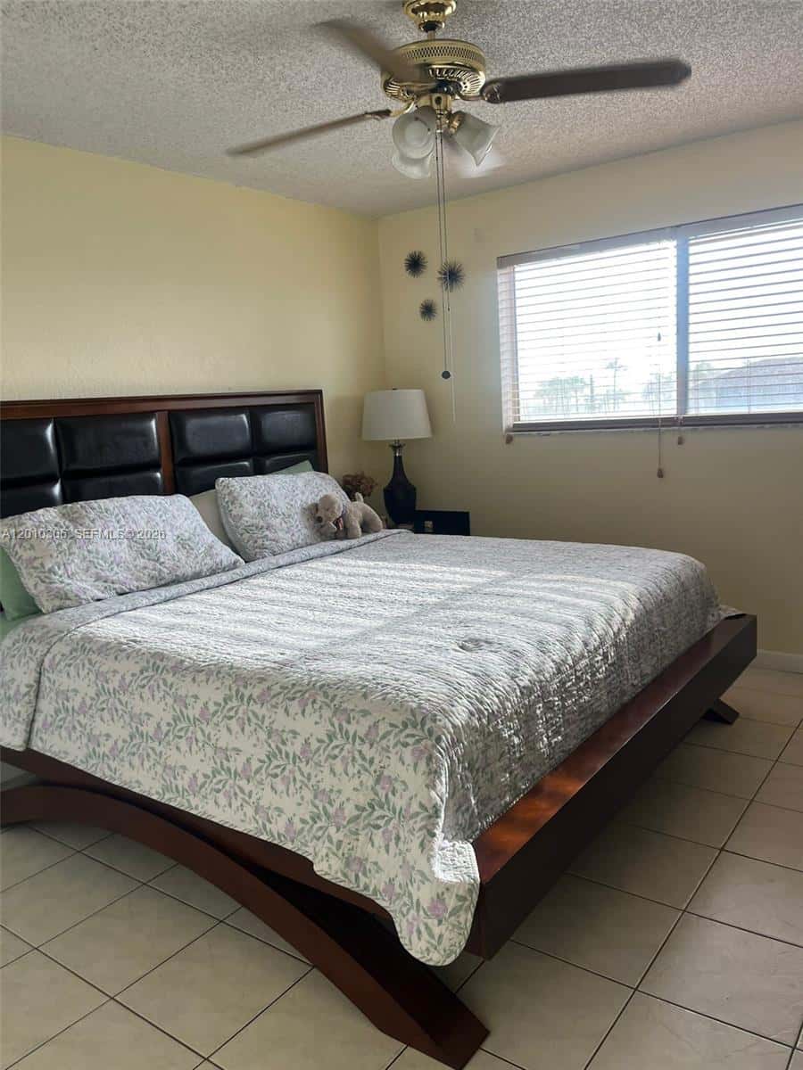2735 W 52nd St # 502, Hialeah FL 33016