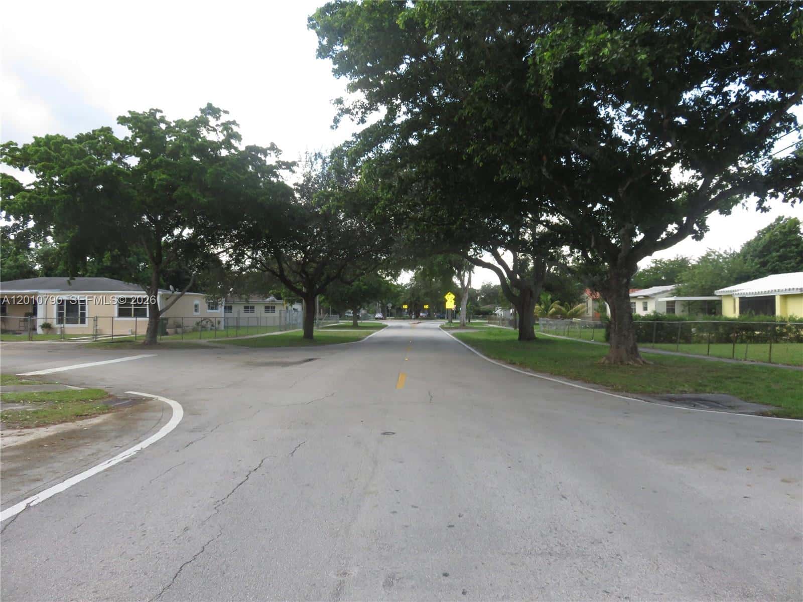 8277 NW 191st Ln, Hialeah FL 33015