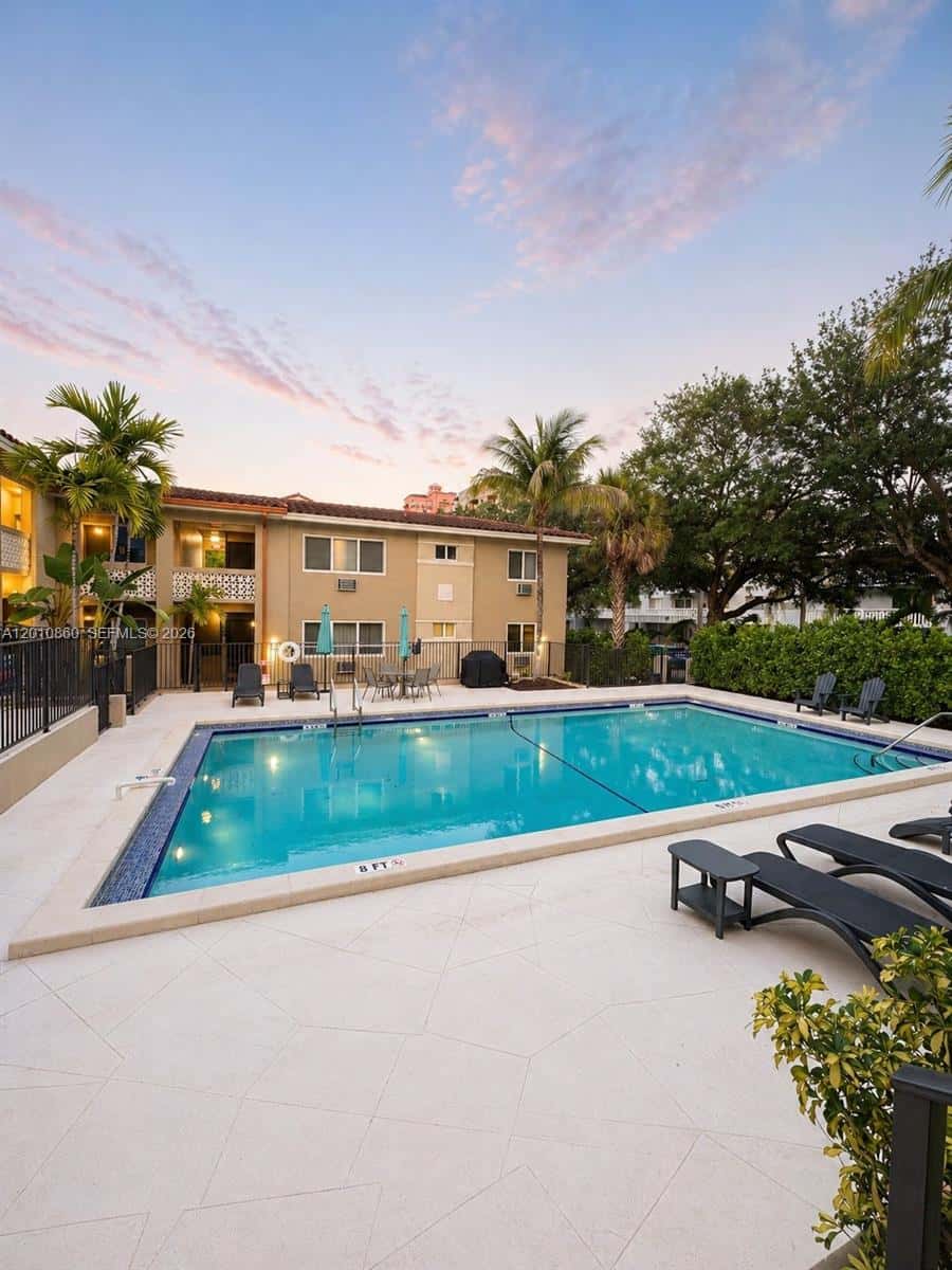 125 Edgewater Dr # 9, Coral Gables FL 33133