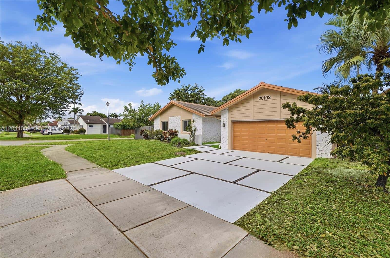 20102 NW 62nd Ave, Hialeah FL 33015