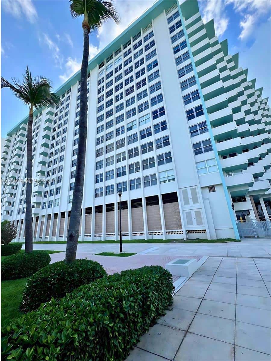 2899 Collins Ave # 905, Miami Beach FL 33140