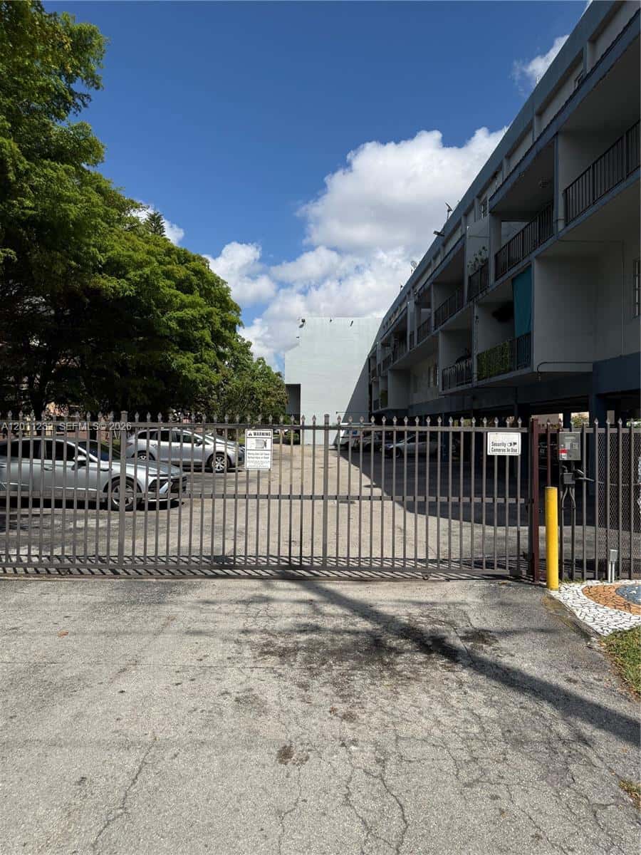 399 NW 72nd Ave # 209, Miami FL 33126
