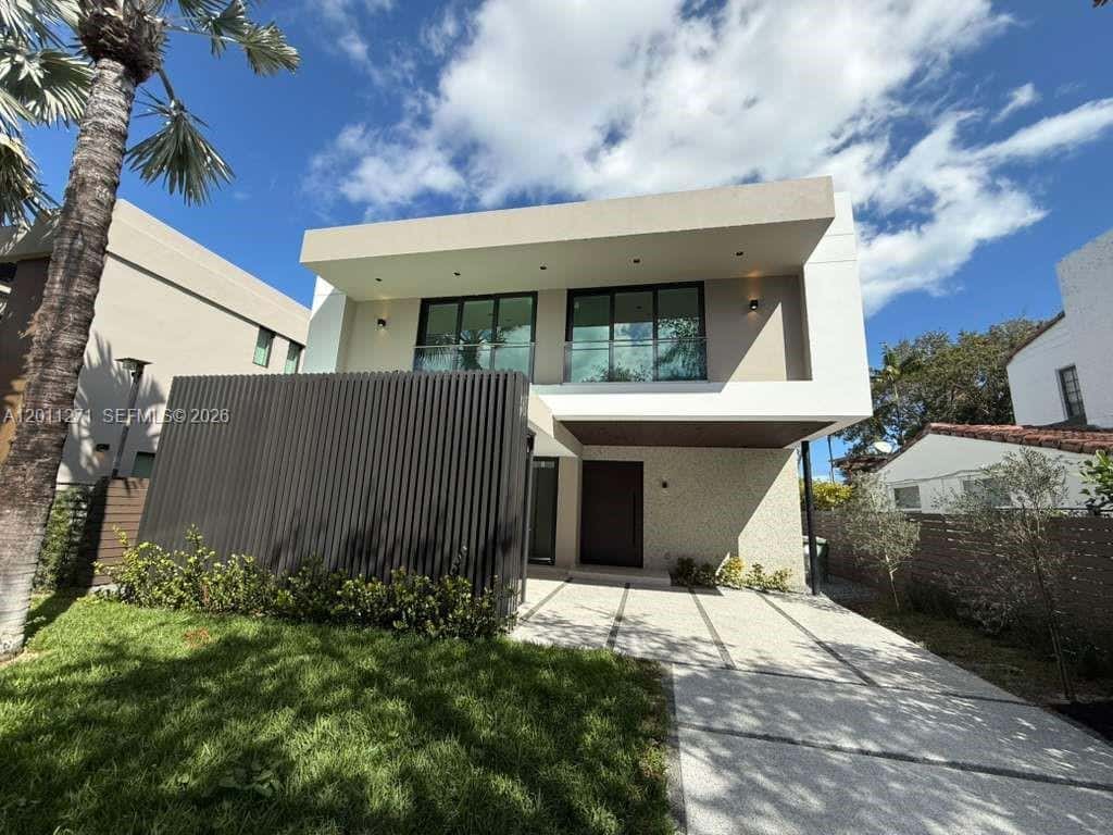 125 SW 29th Rd, Miami FL 33129