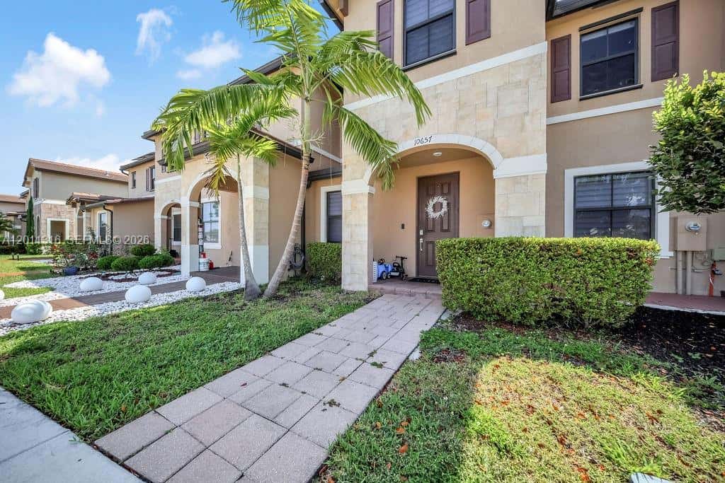 10657 W 32nd Ln, Hialeah FL 33018