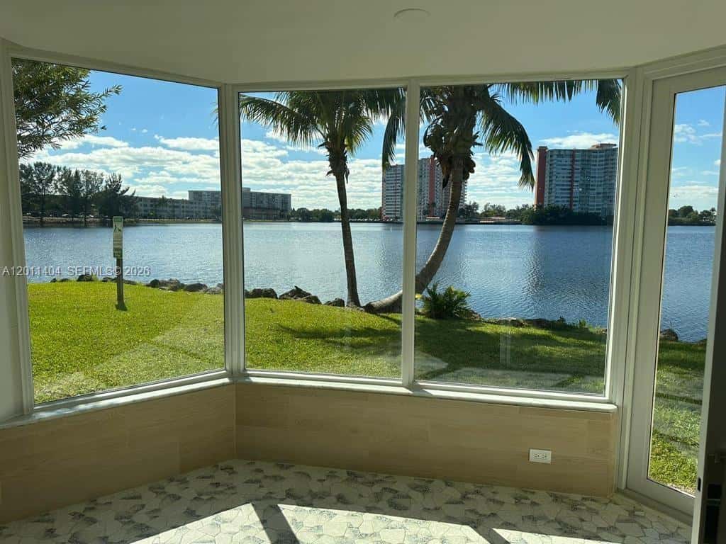 1302 NE 191st St # A114, Miami FL 33179