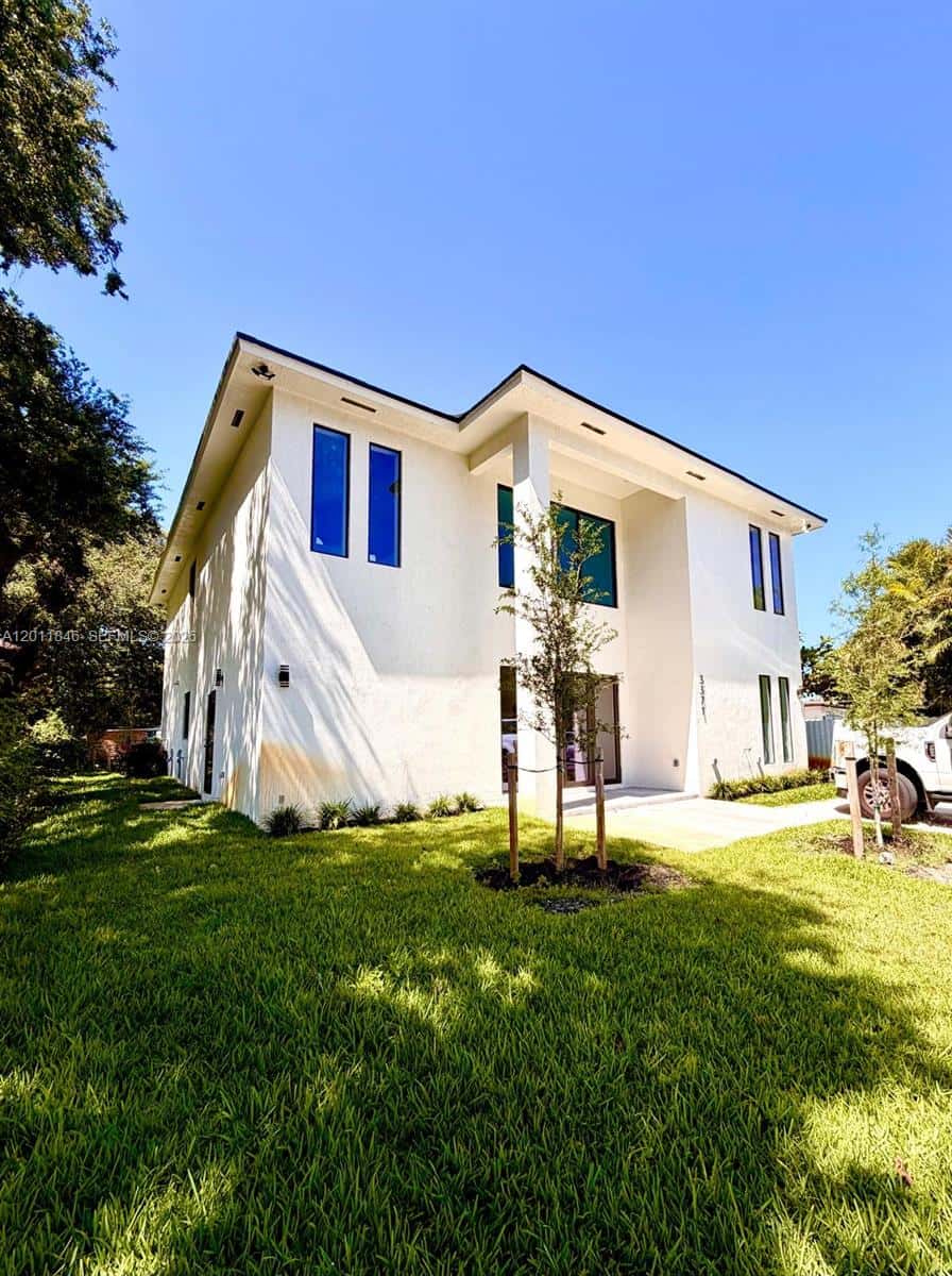 3371 NW 51st St, Miami FL 33142