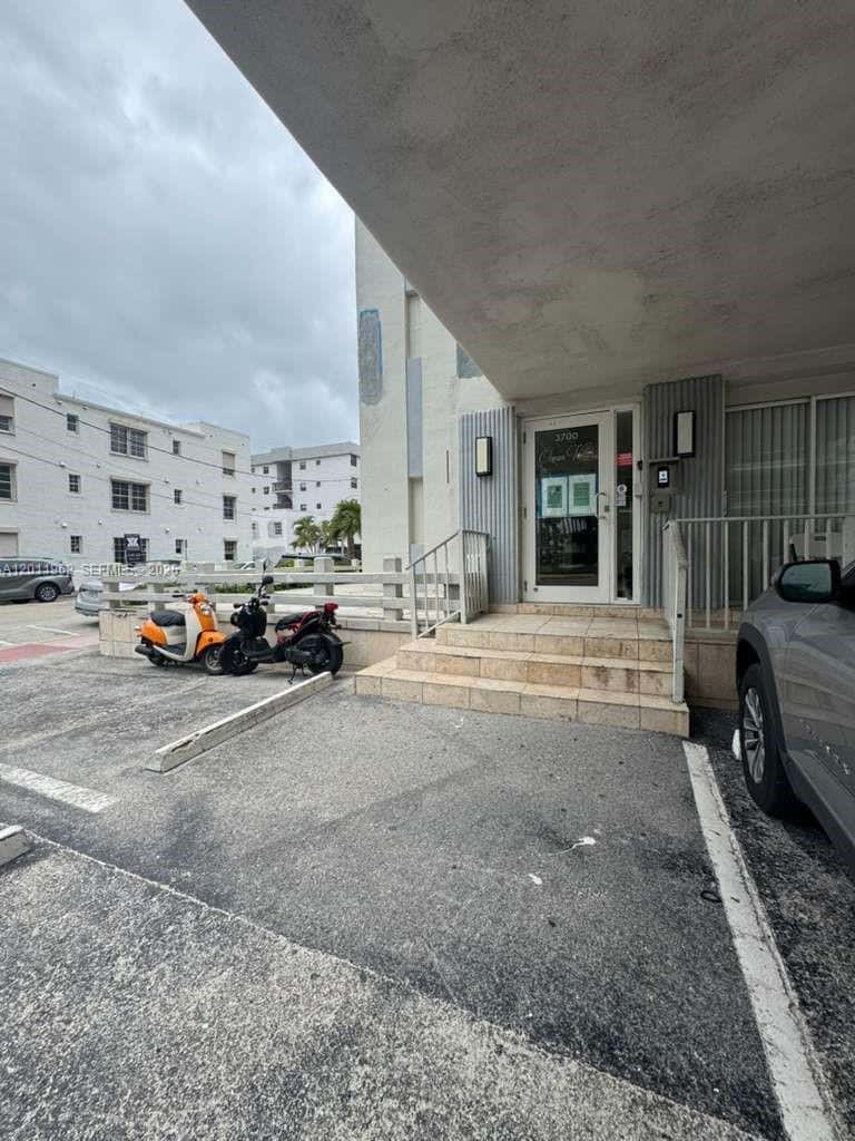 3700 Collins Ave # 309, Miami Beach FL 33140