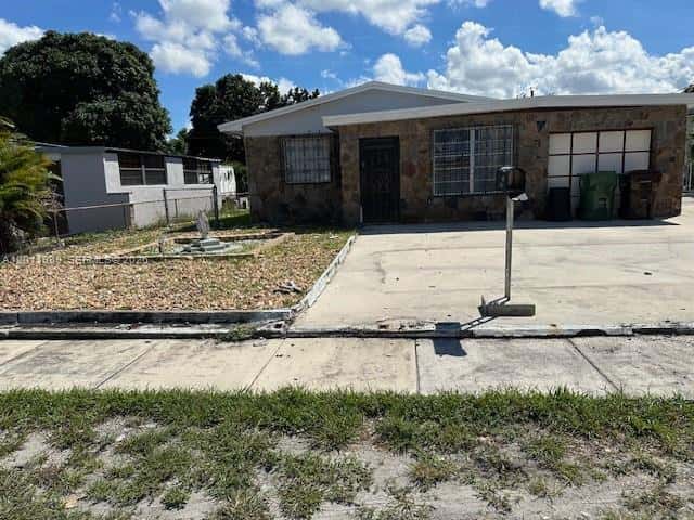 640 E 55th St, Hialeah FL 33013