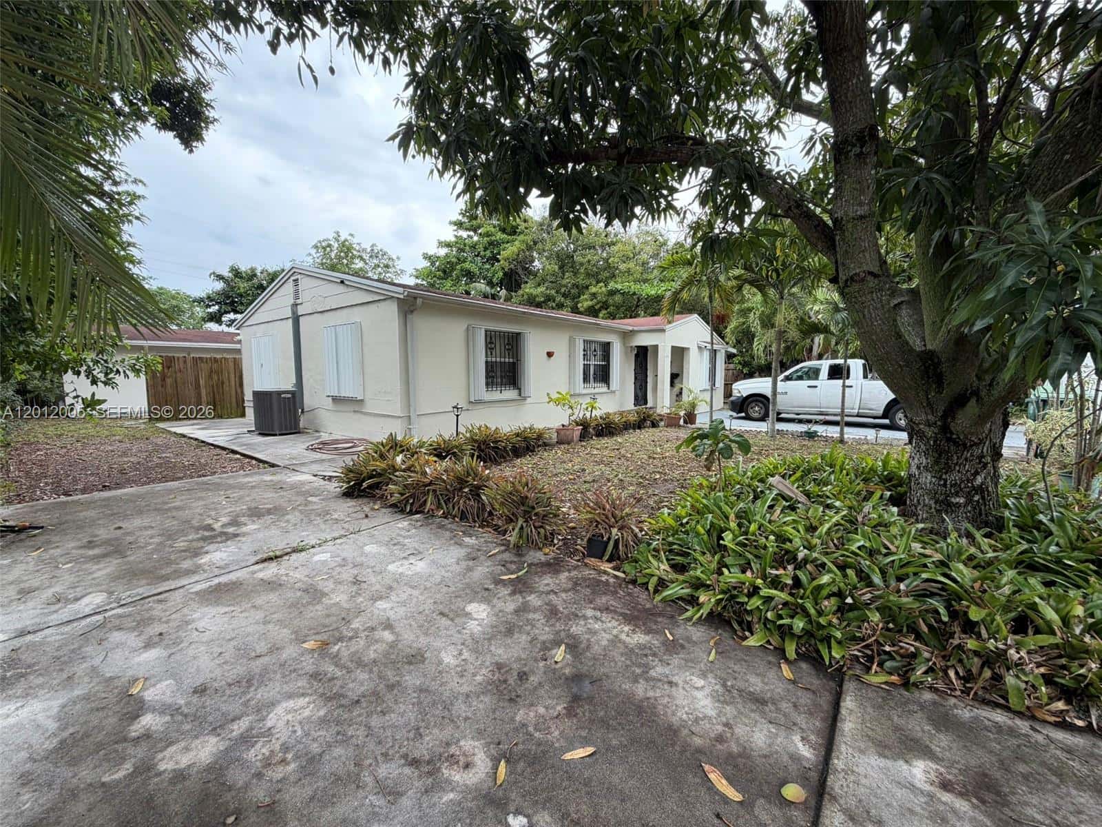 596 NW 109th St, Miami FL 33168