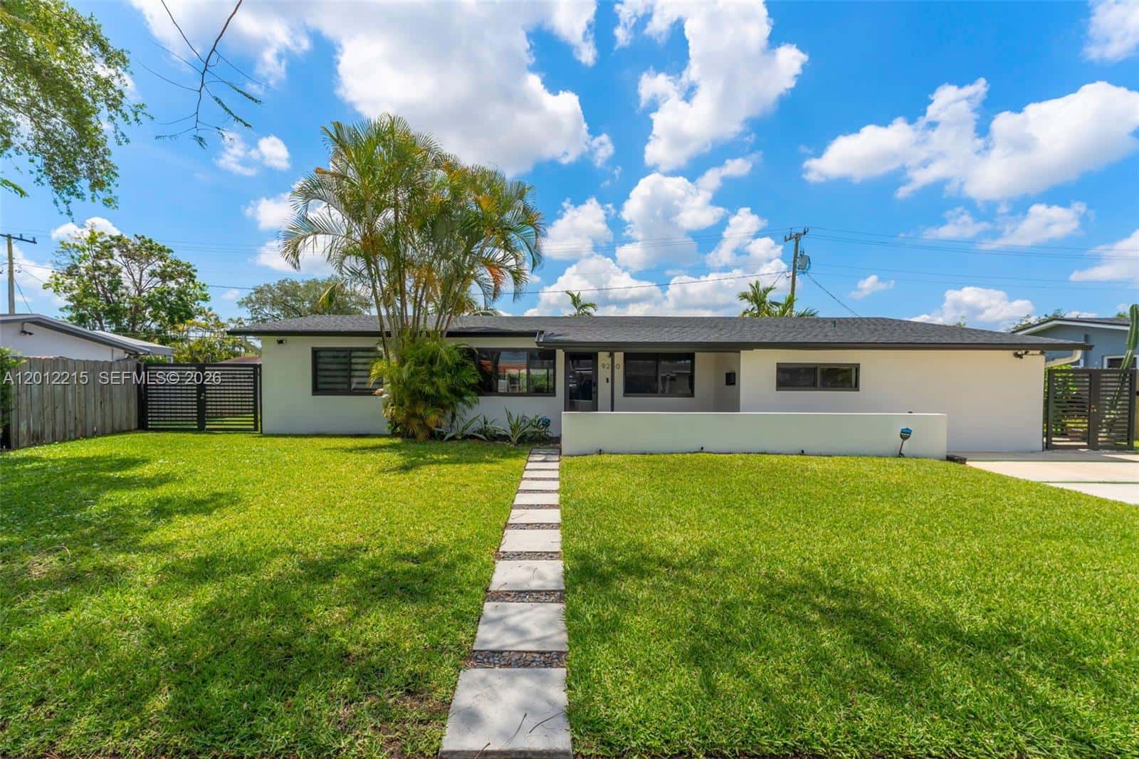 9250 SW 44th St, Miami FL 33165