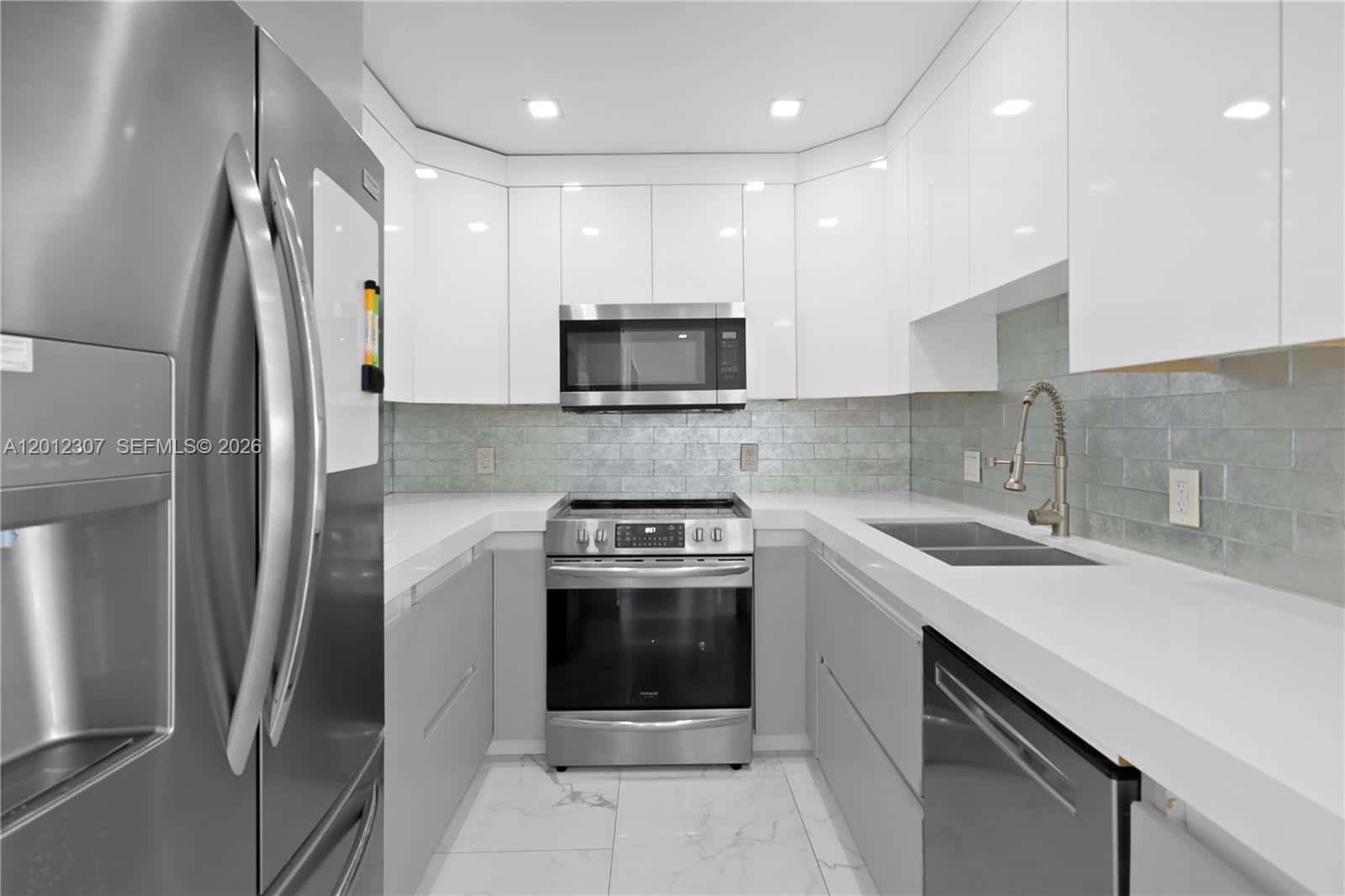 3675 N Country Club Dr # 2008, Aventura FL 33180