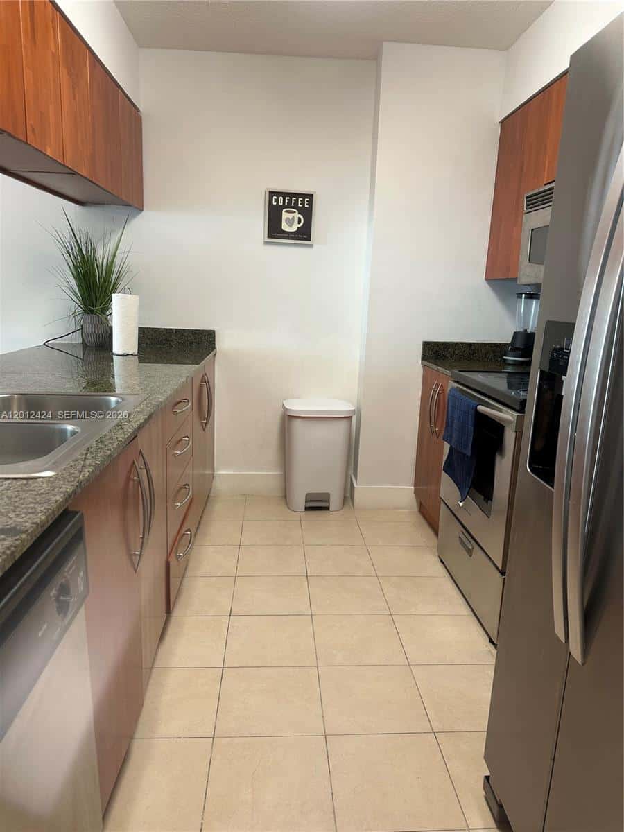 1200 Brickell Bay Dr # 2304, Miami FL 33131