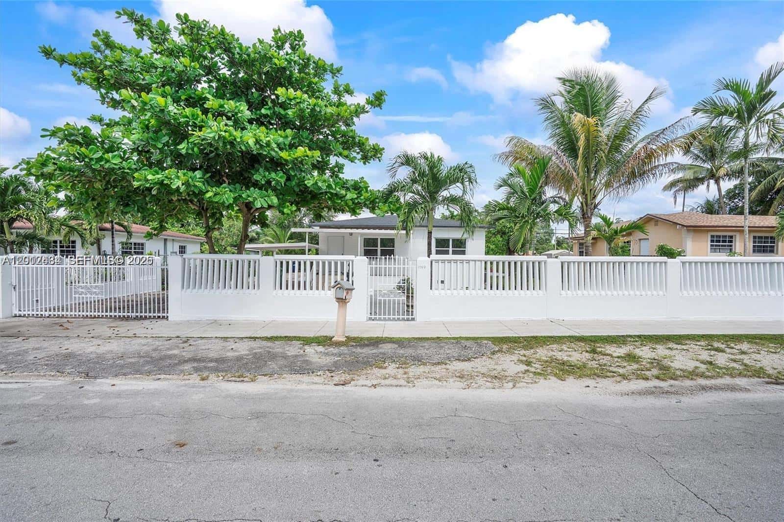 1169 NW 114th St, Miami FL 33168