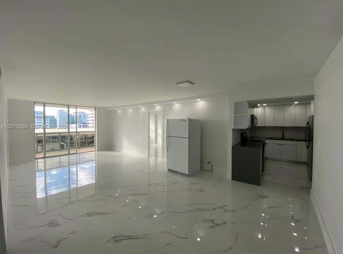 6039 Collins Ave # 1033, Miami Beach FL 33140