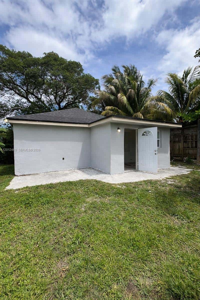 1861 NW 112th St, Miami FL 33167