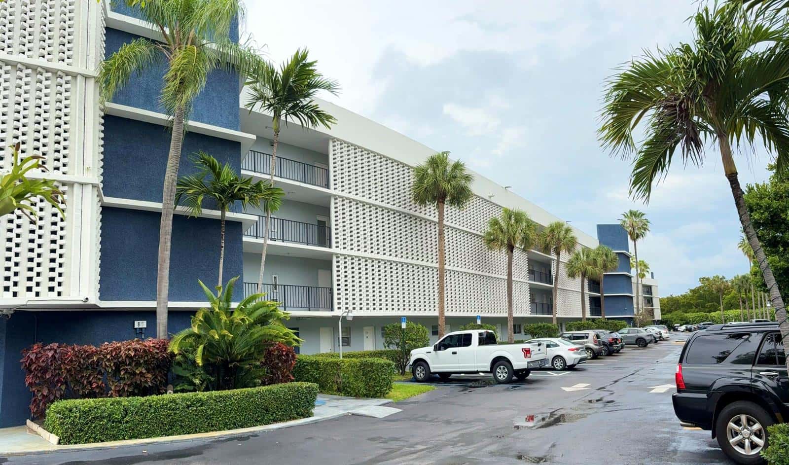 877 NE 195th Street # 320, Miami FL 33179