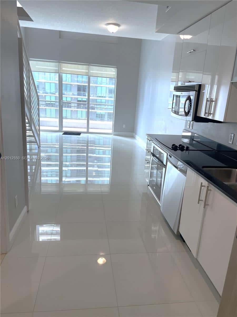 60 SW 13th St # 2414, Miami FL 33130