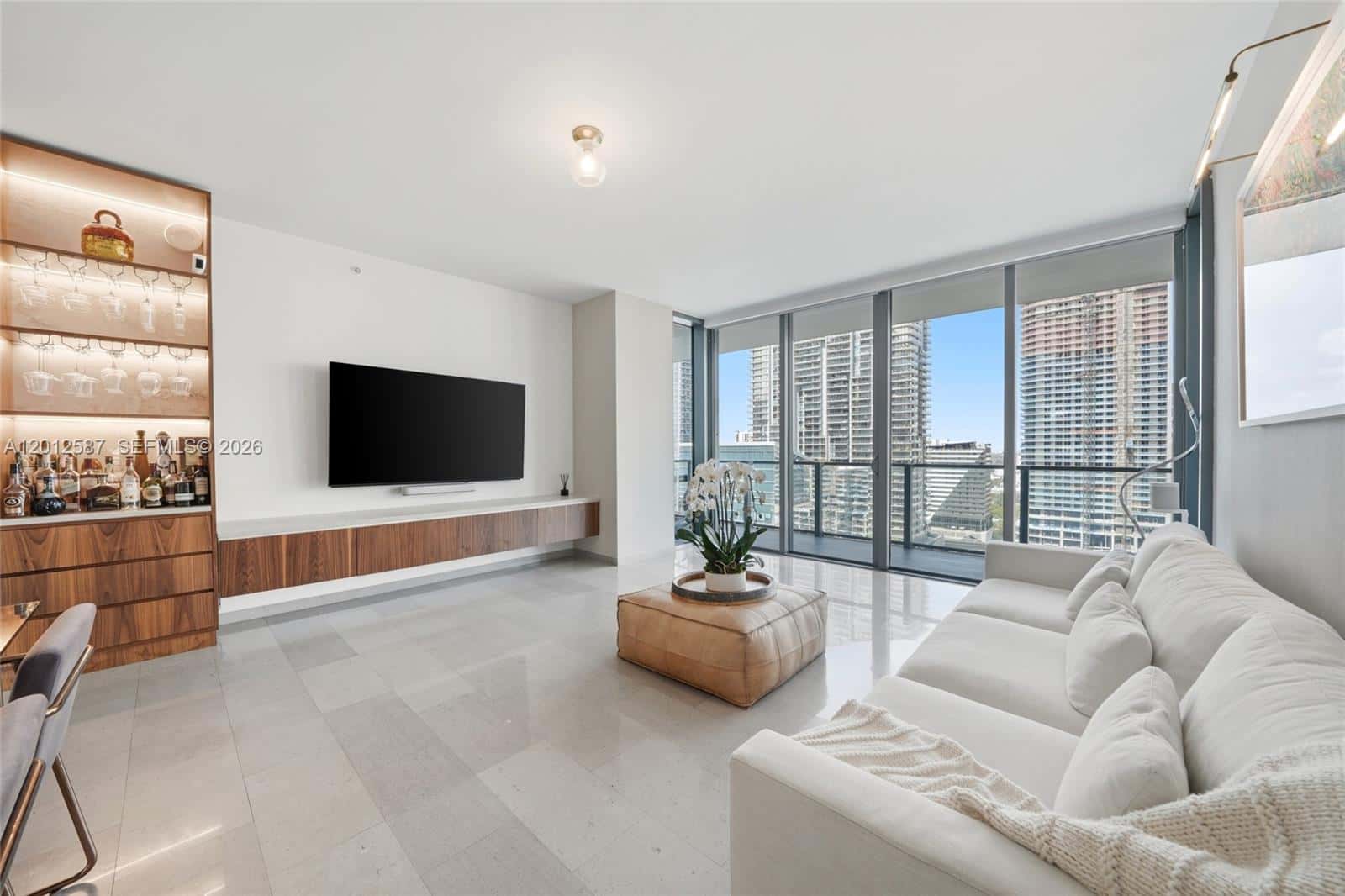 68 SE 6th St # 1904, Miami FL 33131
