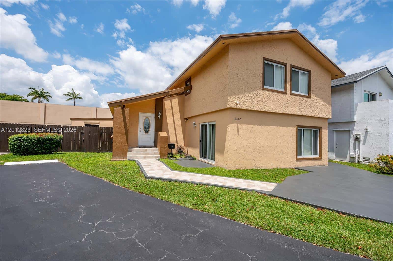 1007 NW 106th Ave Cir, Miami FL 33172