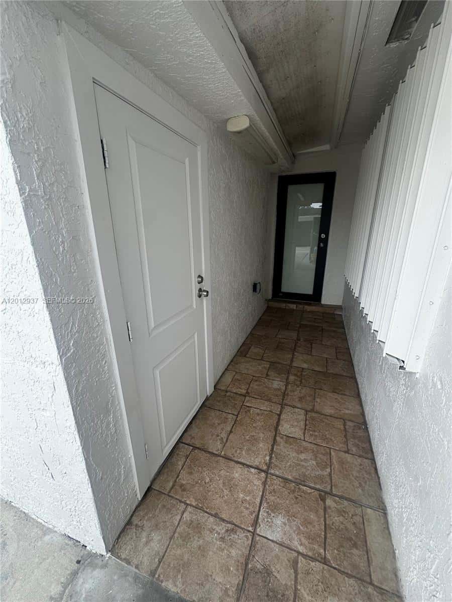 18560 SW 128th Ave # B, Miami FL 33177