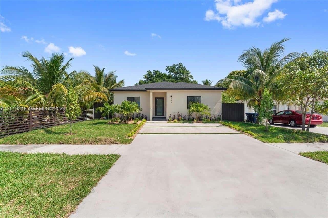 233 NW 120th St, Miami FL 33168