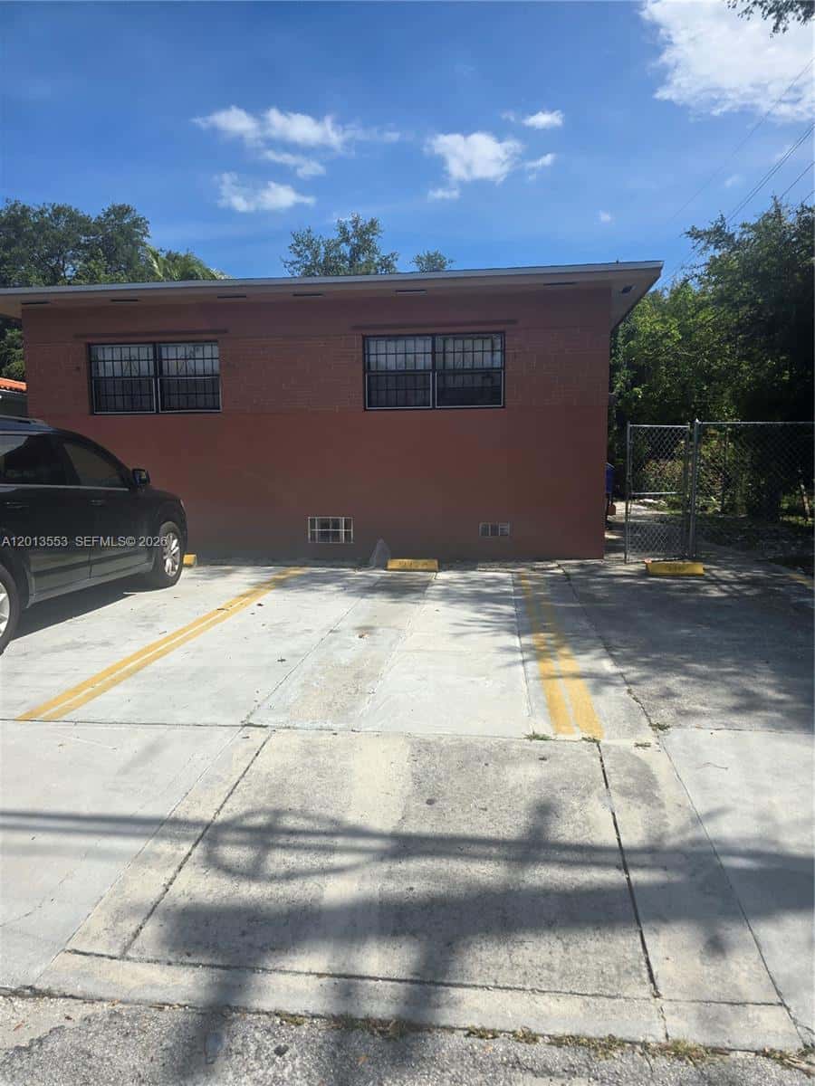 210 NW 69th St # 212, Miami FL 33150