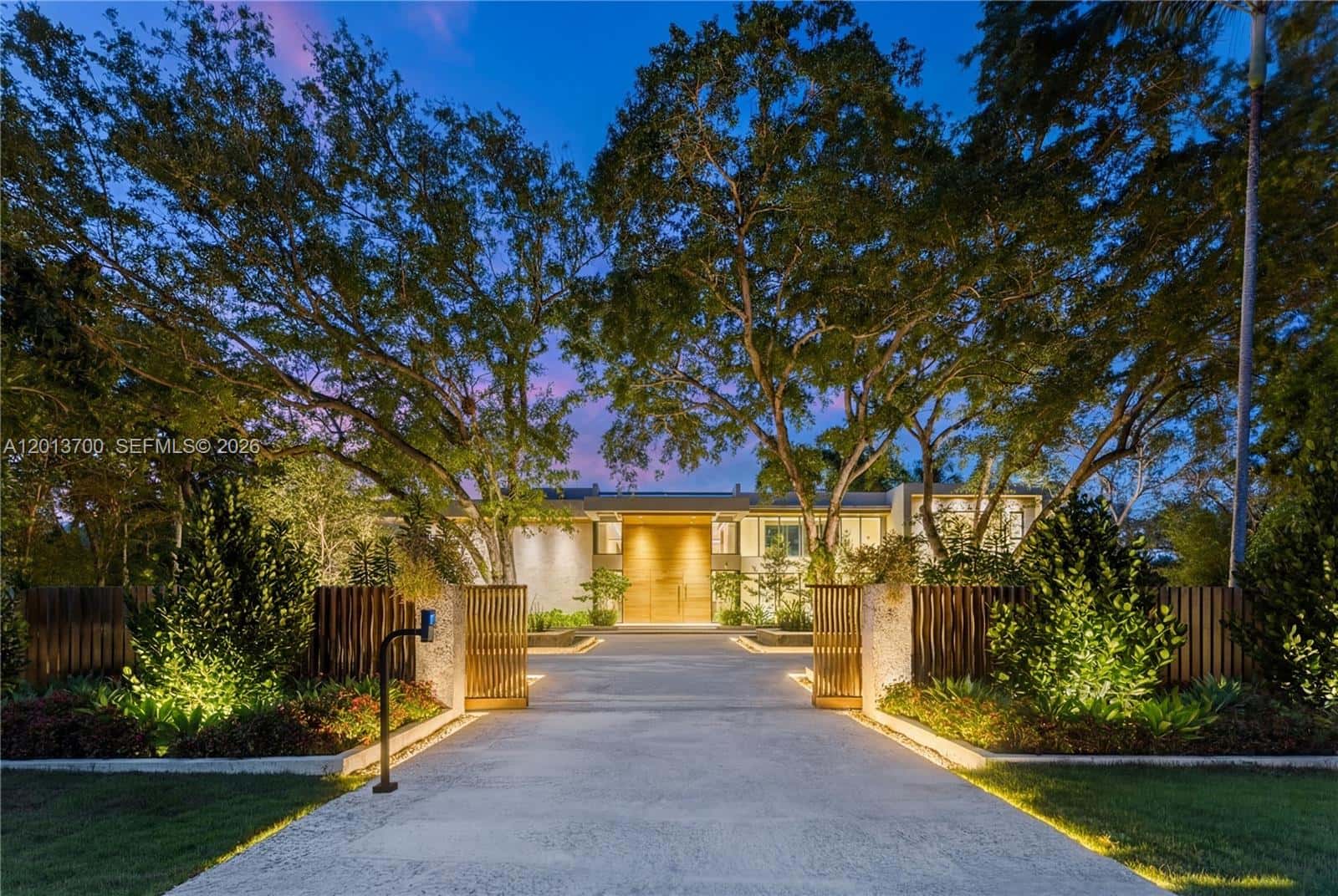 6701 SW 101st St, Pinecrest FL 33156