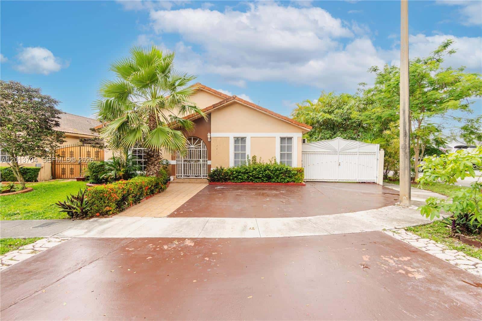 7411 W 33rd Ave, Hialeah FL 33018