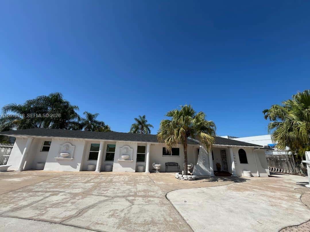 2525 SW 107th Ct, Miami FL 33165