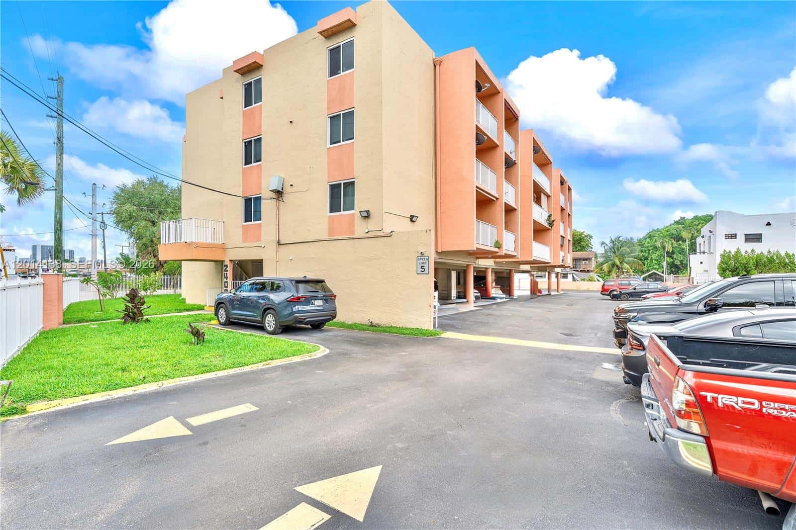 2400 NW 16th St Rd, Miami FL 33125
