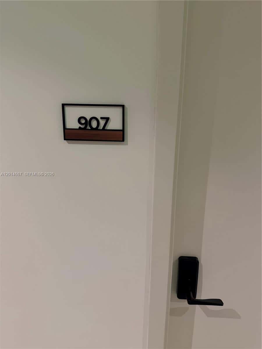 225 N Miami av # 907, Miami FL 33128