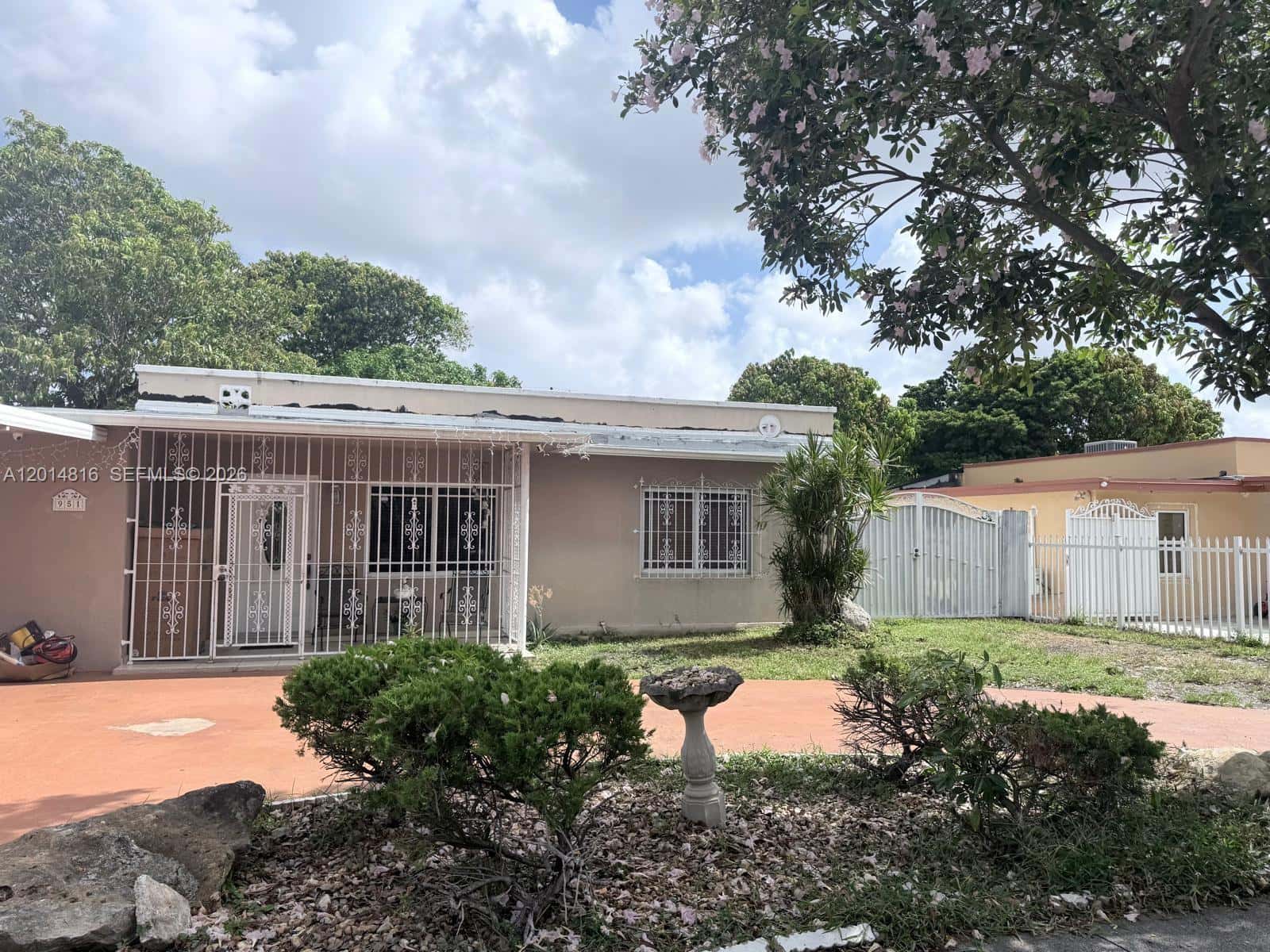 951 E 18th St, Hialeah FL 33013
