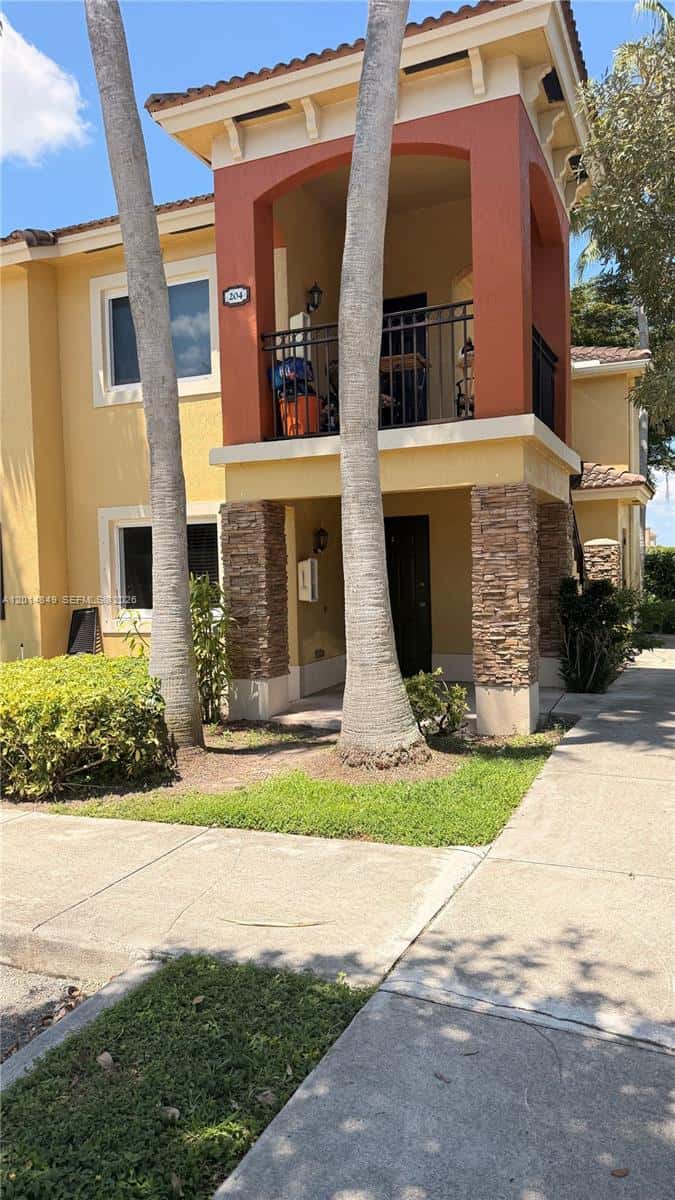 990 NE 33rd Ter # 104, Homestead FL 33033