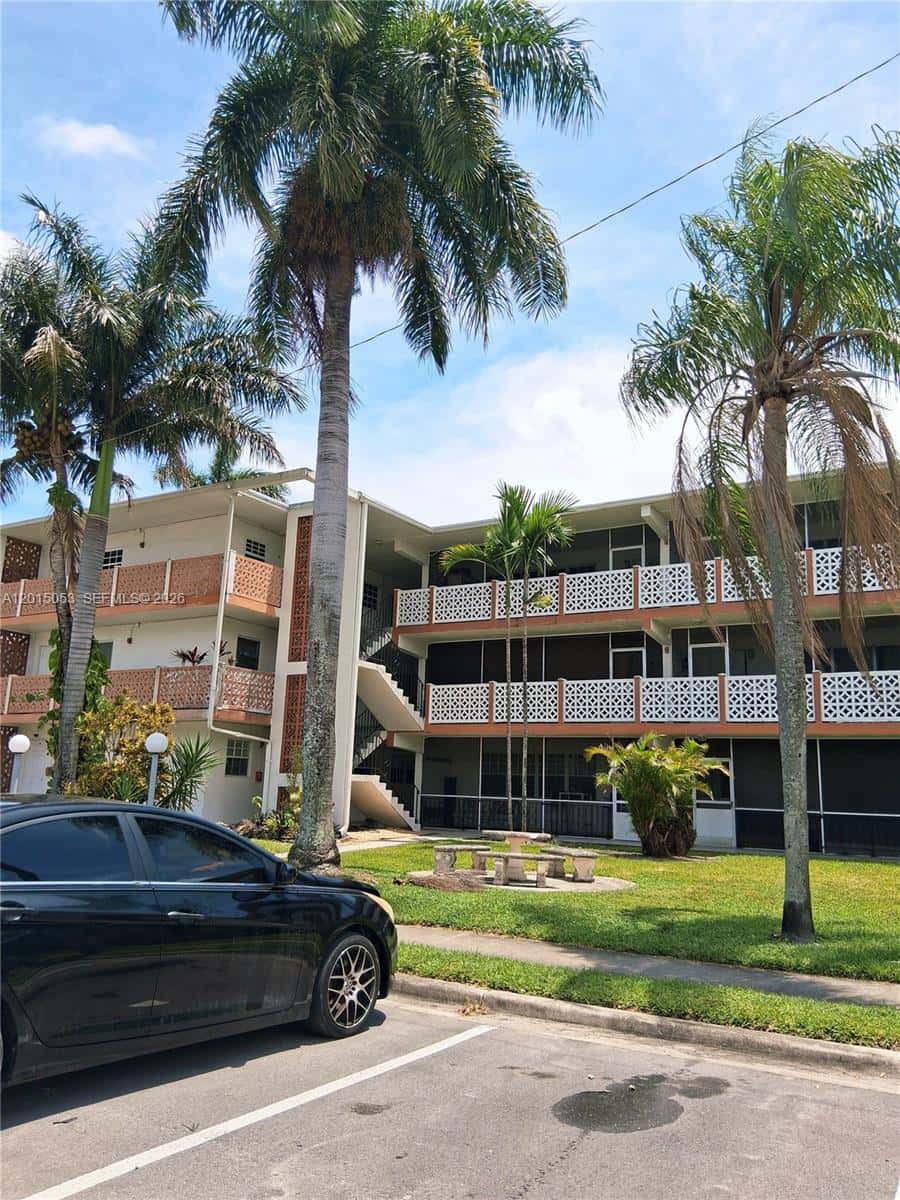 1450 NE 170th St # 202, North Miami Beach FL 33162