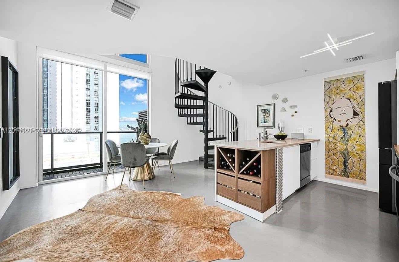 300 S Biscayne Blvd # 1232, Miami FL 33131