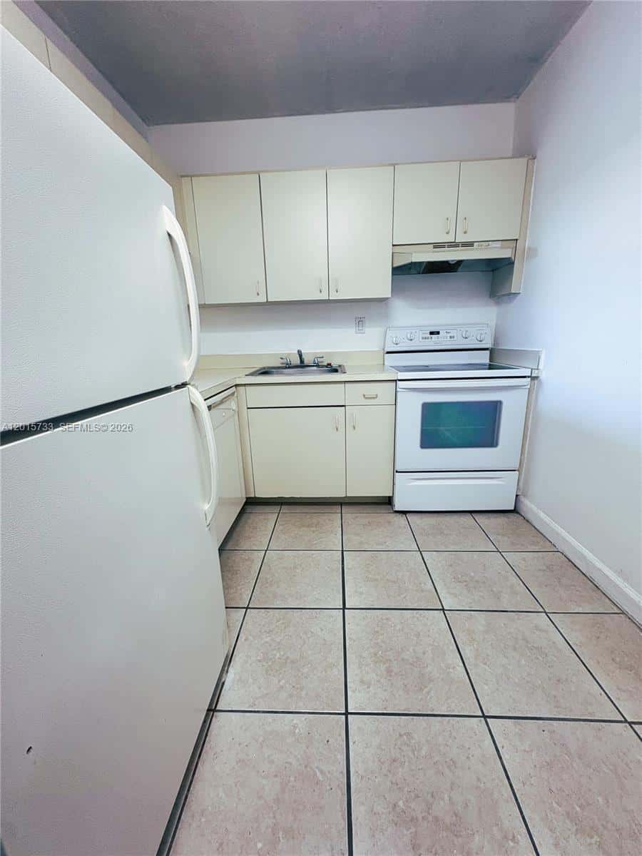 10900 SW 104th St # 315, Miami FL 33176