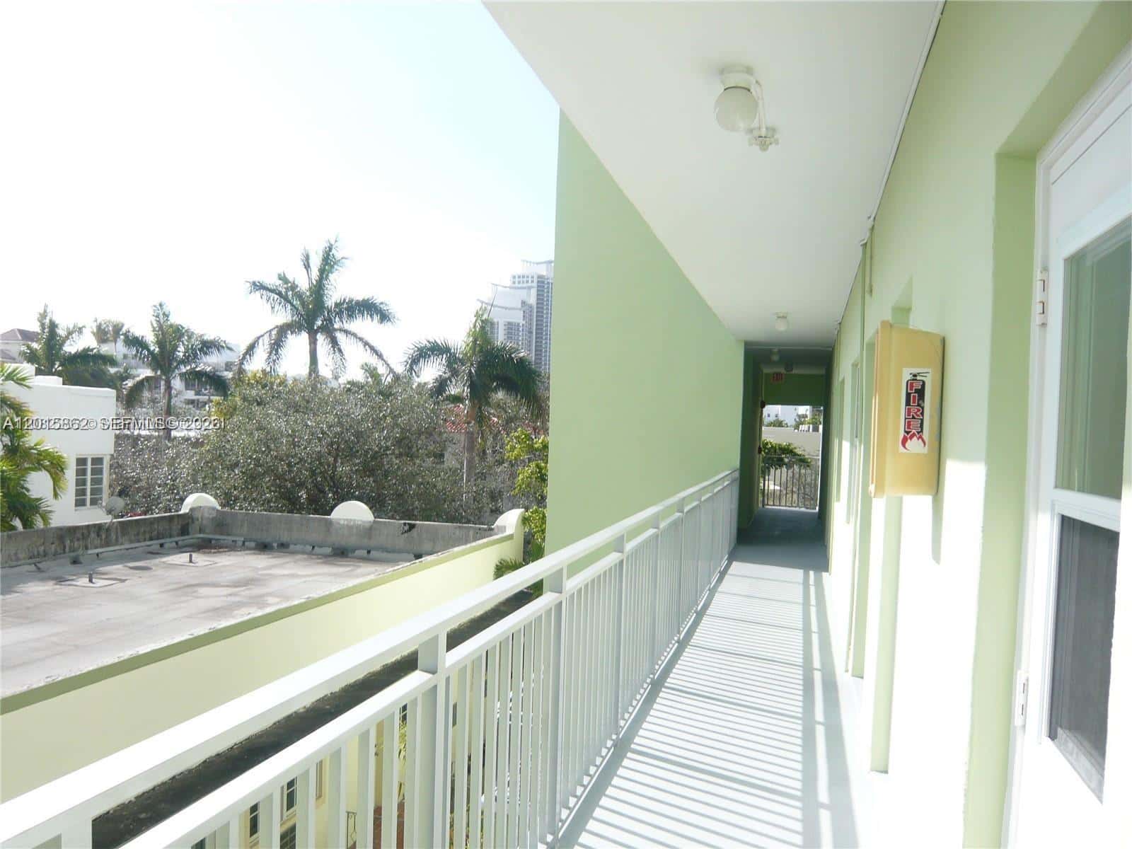 363 Washington # 34, Miami Beach FL 33139