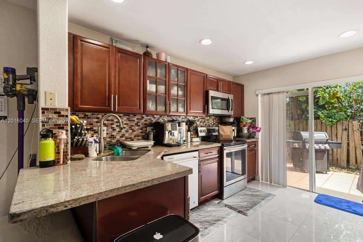 5605 NW 109th Ave # 71, Doral FL 33178