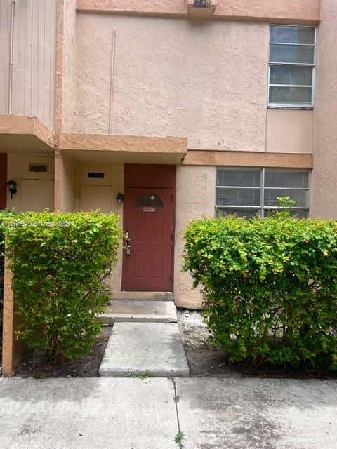 6166 SW 68th St # 23, South Miami FL 33143