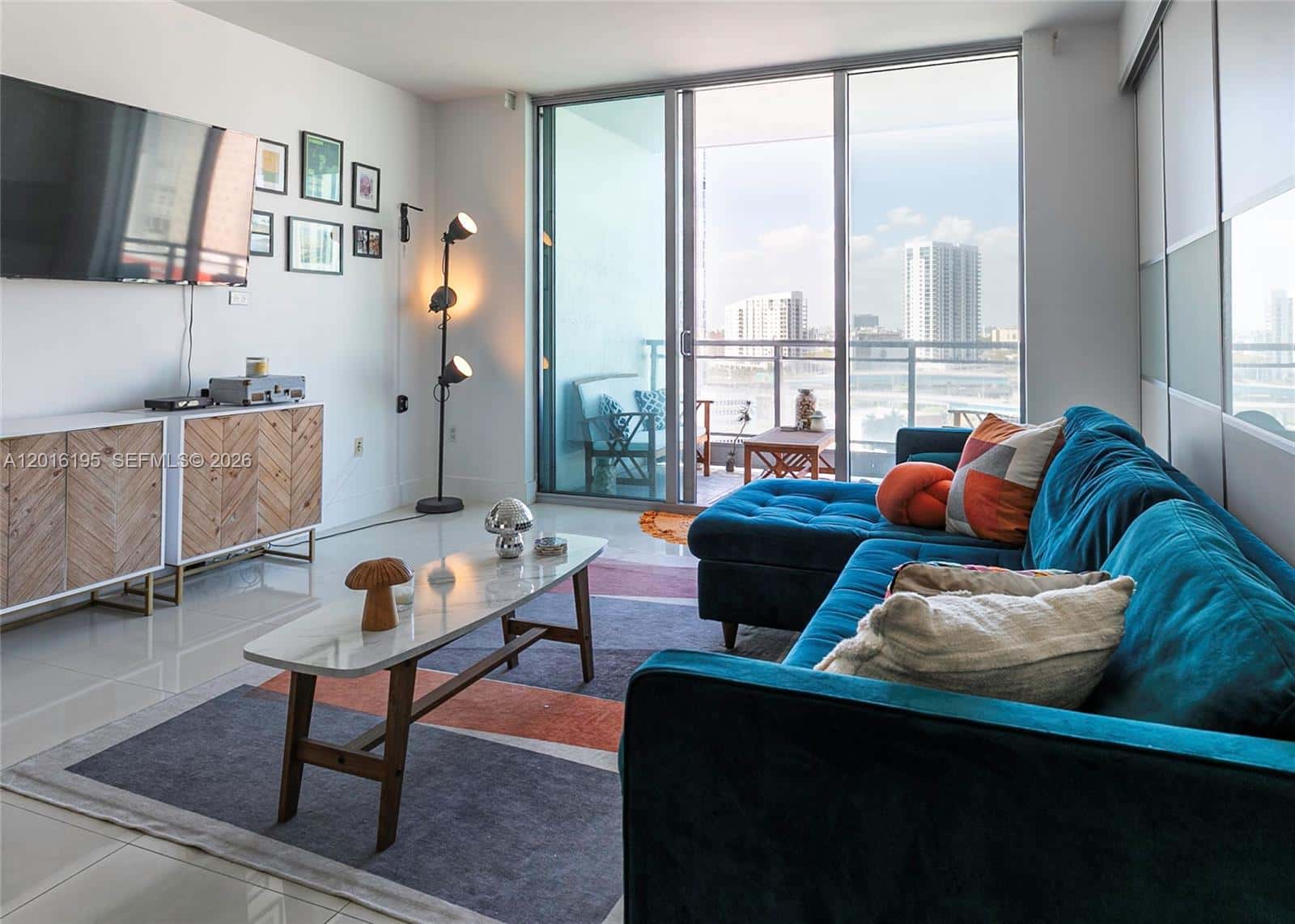 90 SW 3rd St # 1611, Miami FL 33130