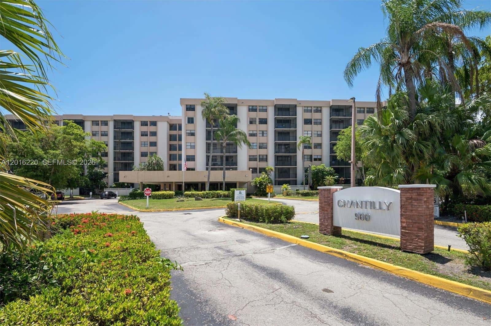 900 NE 195th St # 414, Miami FL 33179
