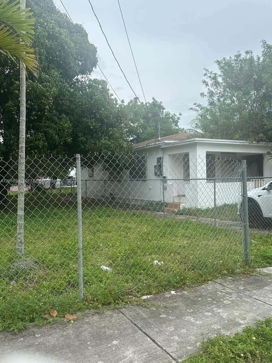 1891 NW 62nd Ter, Miami FL 33147