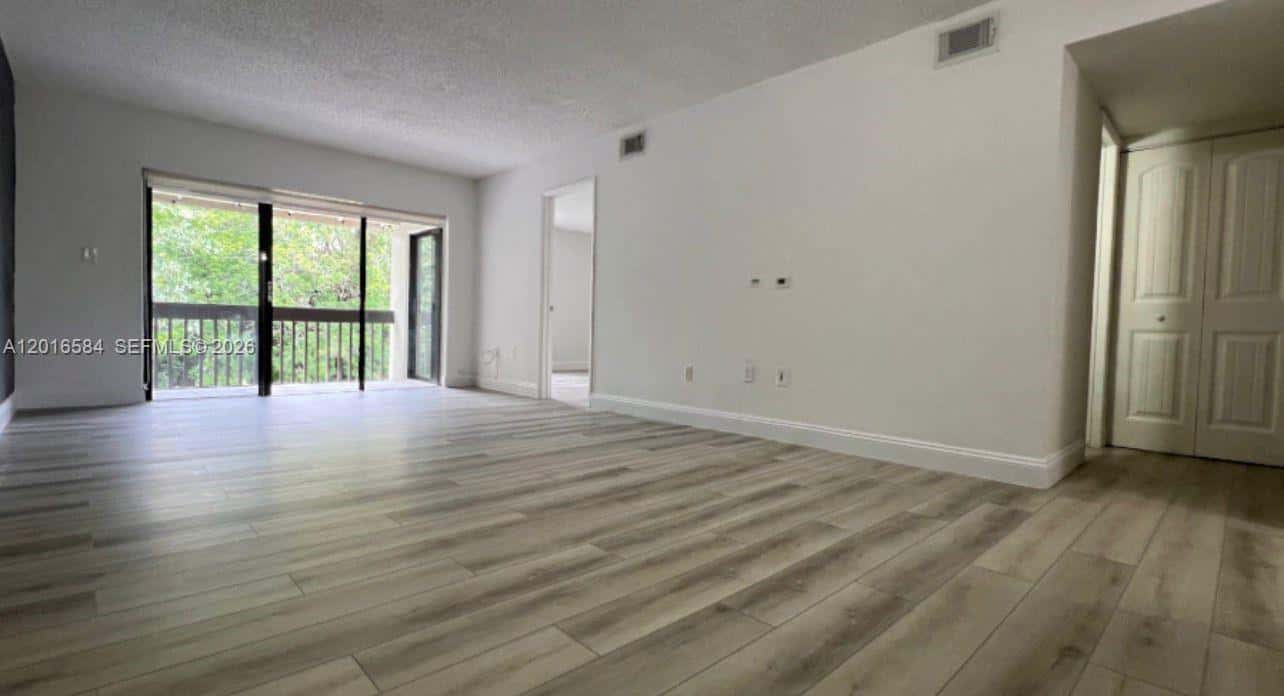 8885 Fontainebleau Blvd # 205, Miami FL 33172