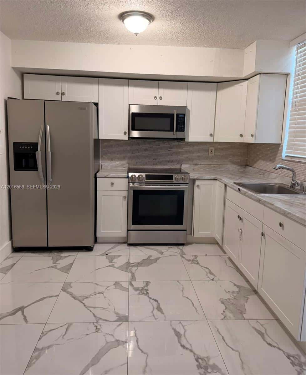 6170 SW 68th St # 21, South Miami FL 33143