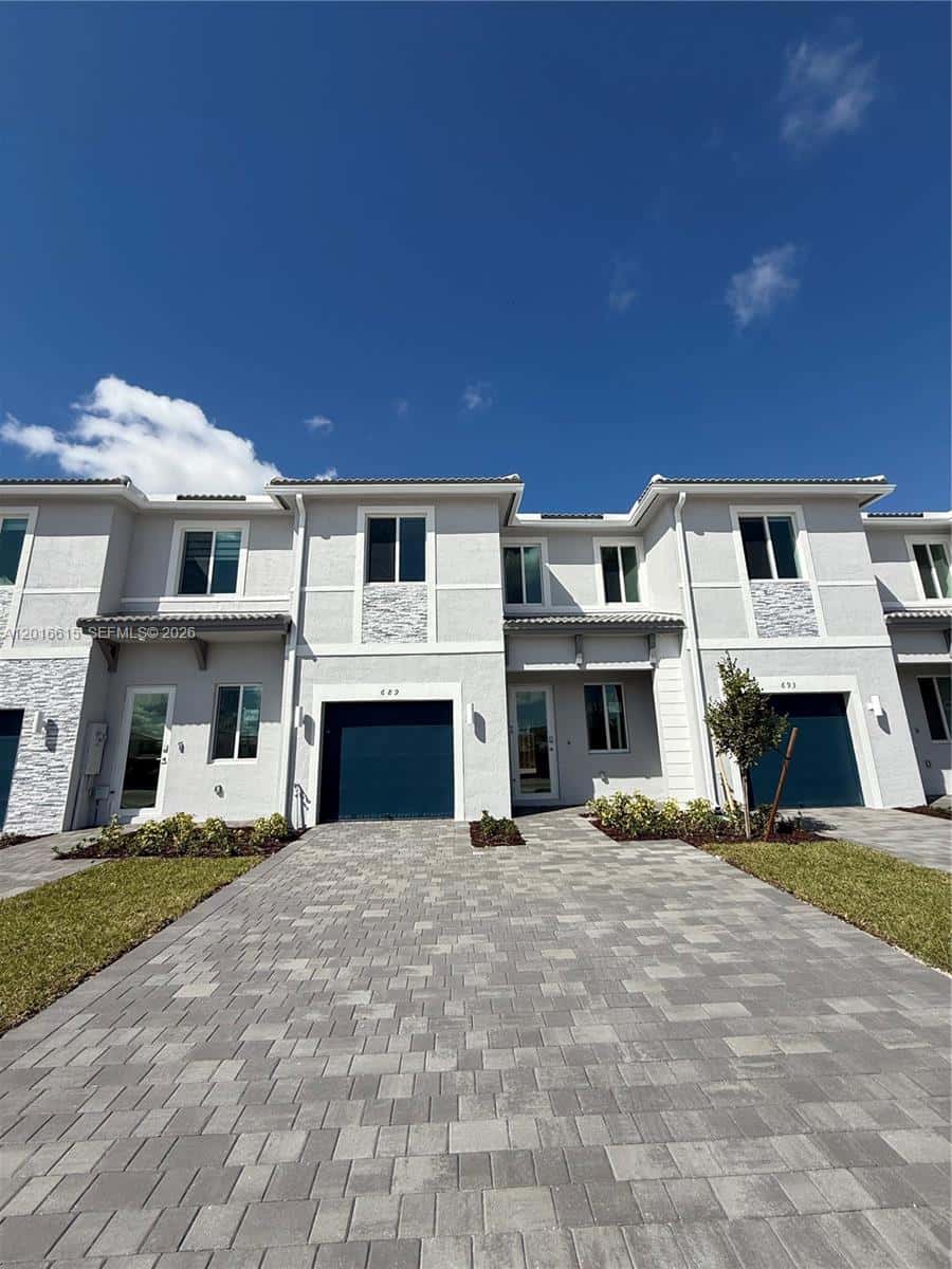 663 SE 13th St Cir, Homestead FL 33034